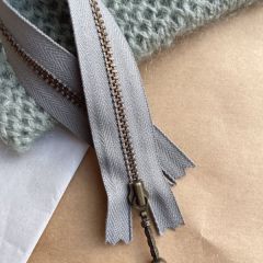 Rits / Zipper YKK 23 cm - Flint - met label PetiteKnit