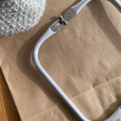 PetiteKnit - Frame voor Small Clutch bij de Breiboerderij bij de Breiboerderij                            