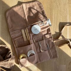 PetiteKnit - Knitter's Needle Case - TO GO - Praline Seersucker bij de Breiboerderij                            