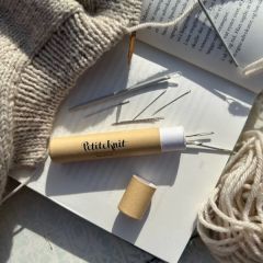 PetiteKnit - Needle Kit met 24 naalden in koker bij de Breiboerderij                            
                            