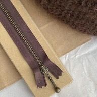 Rits / Zipper YKK 17 cm - Donkerbruin - met label PetiteKnit bij de Breiboerderij                            