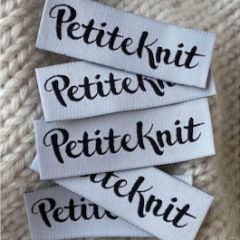 Label 'PetiteKnit' - per stuk bij de Breiboerderij