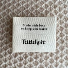 Textiellabel - PetiteKnit 'Made with love to keep you warm'  - per stuk bij de Breiboerderij                            