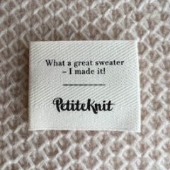 Textiellabel - PetiteKnit 'What a great sweater - I made it'  - per stuk bij de Breiboerderij                            