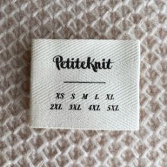 Textiellabel - PetiteKnit 'XS S M L XL 2XL 3XL 4XL 5XL'  - per stuk bij de Breiboerderij                            