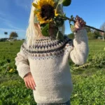 Breipakket PetiteKnit - Celeste Sweater JUNIOR - Sandnes Garn Peer Gynt