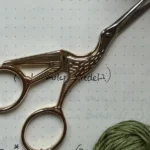 PetiteKnit - Ooievaar-schaartje - goudkleurig - 11,5 cm - RVS