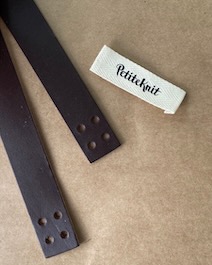 PetiteKnit - Leren Banden - leather strap (donker) - 94 x 2 cm (2 stuks) - French Market Bag - Afbeelding 2