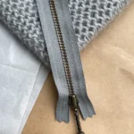 Grijs