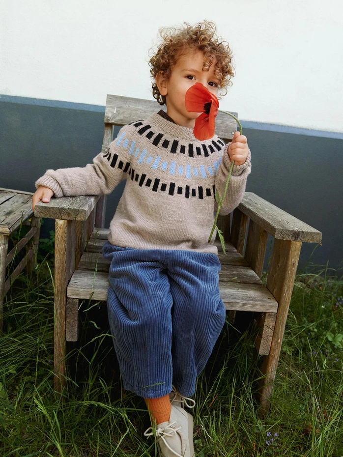 Breipakket Sandness Garn Cole Sweater Junior - Collectie 2605-04 - Babyull Lanett (Pre-order leverbaar in week 35)