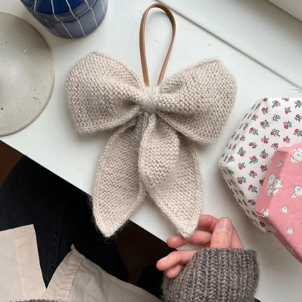 Patroon PetiteKnit - DECEMBER BOW - Afbeelding 2